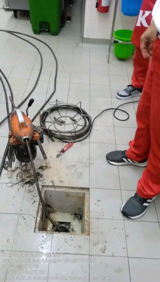 Perbaikan Jalur Pipa Pembuangan