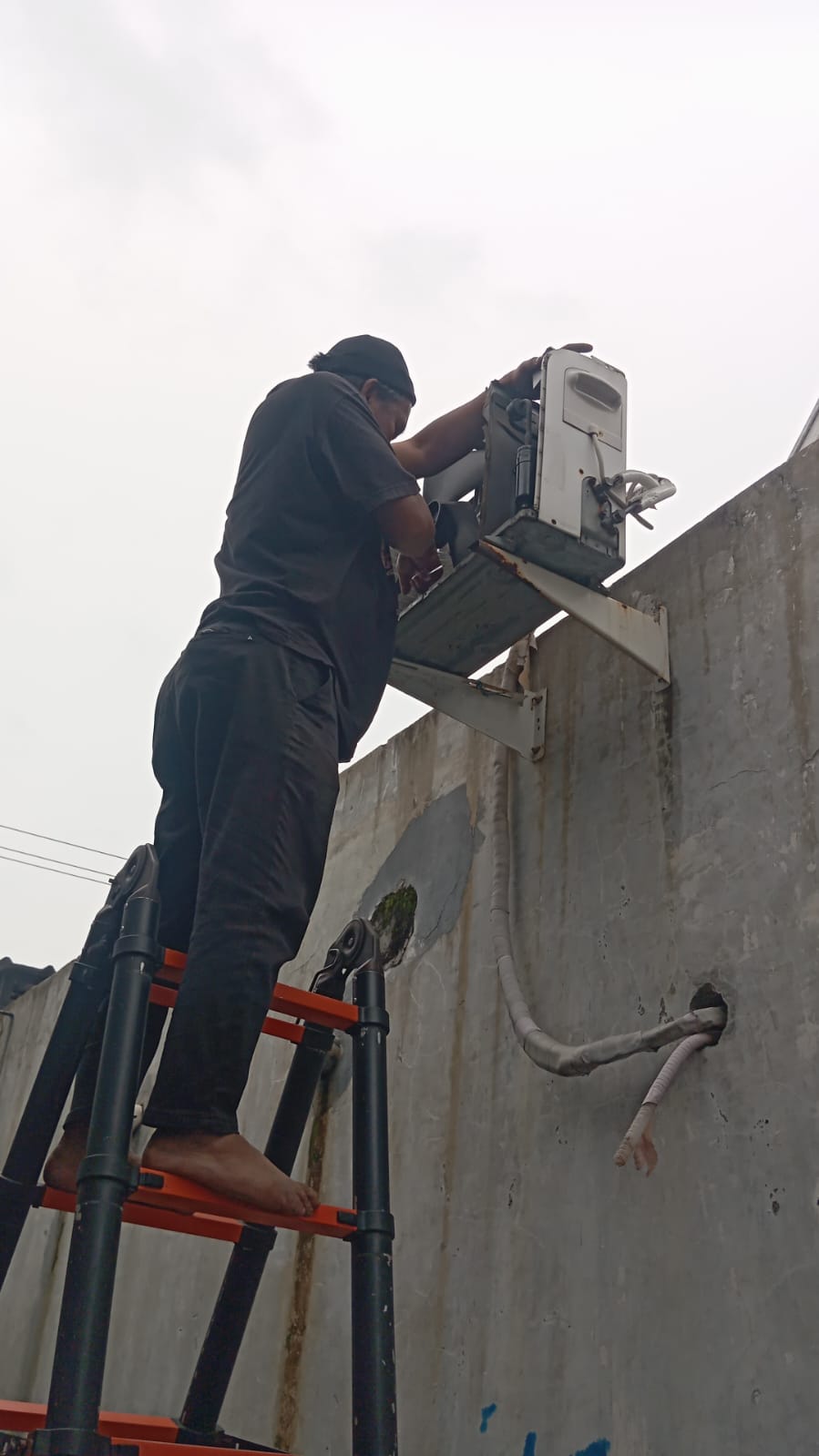 PPengerjaan Service AC Cirebon