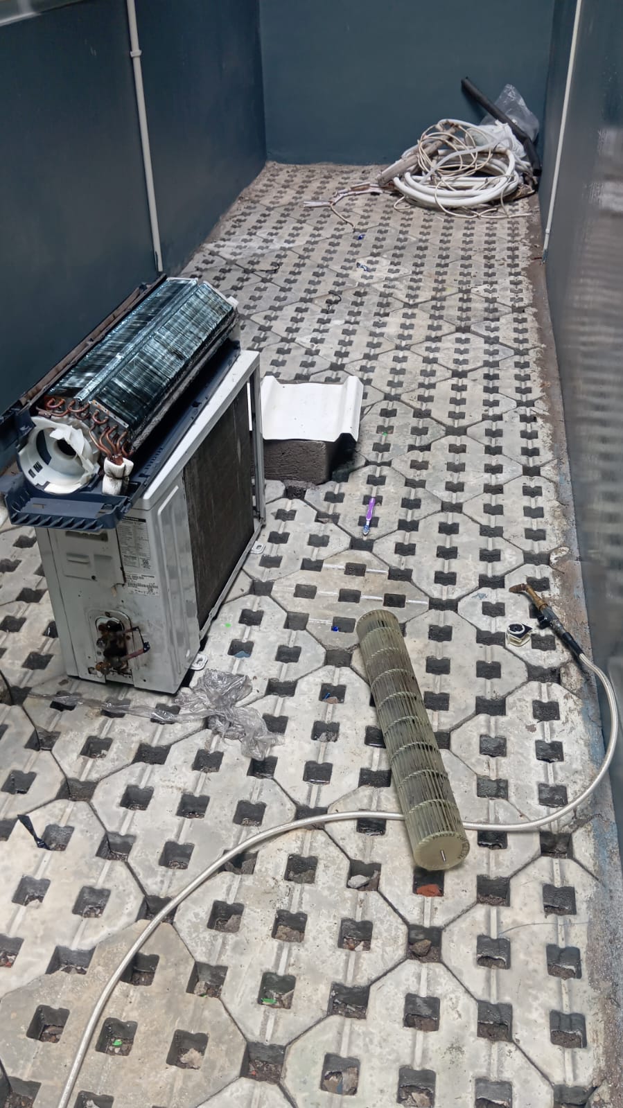 Pengerjaan Service AC Cirebon